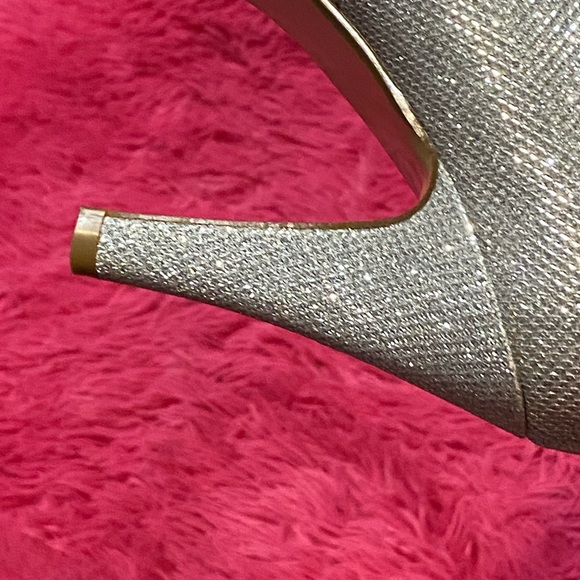 Stunning like new in box silver sparkle stiletto Mary Janes IDIFU sz. 8 - Picture 11 of 15